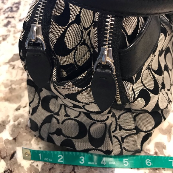 Coach Penelope - like new used 1x. Super cute!! - Picture 5 of 8